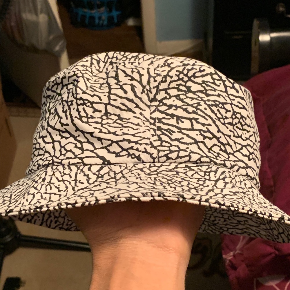 Bucket hat